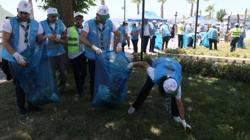 GELECEKLERİ İÇİN TONLARCA ÇÖP TOPLADILAR